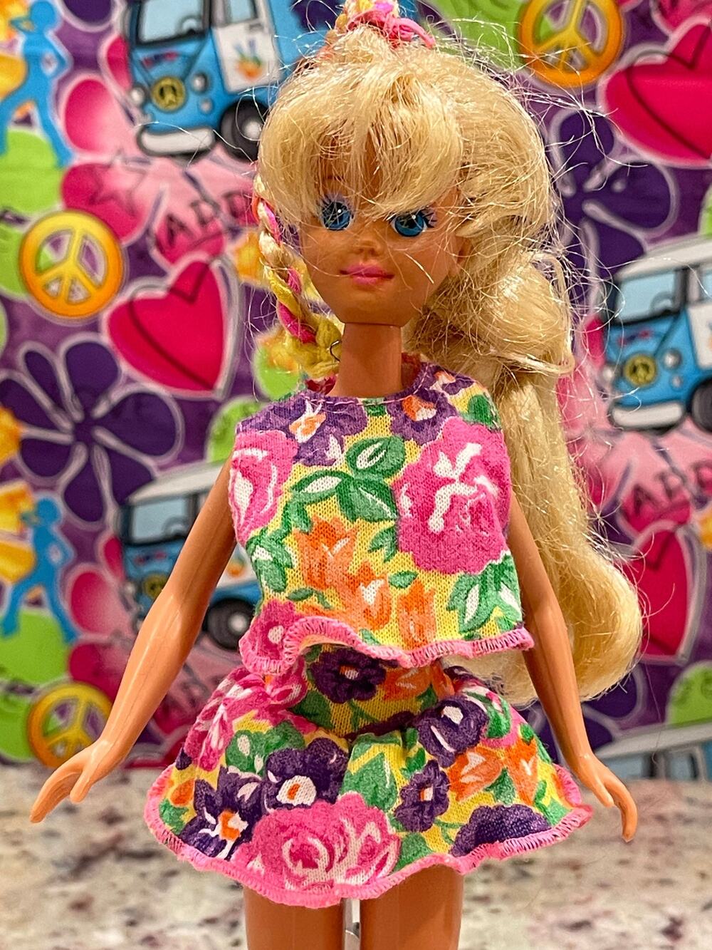 Vintage 1987 Mattel Island Fun Skipper Teen doll floral top, skirt pony tail